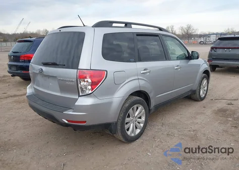 2013 Subaru Forester 2.5X Premium z USA, uszkodzony, nr VIN JF2SHADC8DH438172